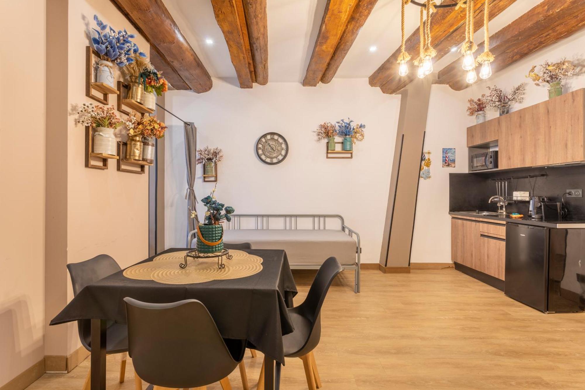 Апартаменти Adira Marseille Panier 2 Etoiles Екстер'єр фото